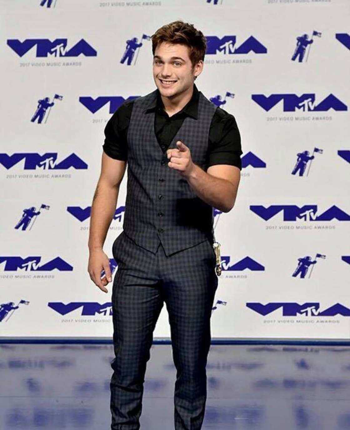 Dylan Sprayberry height Dylan Sprayberry height