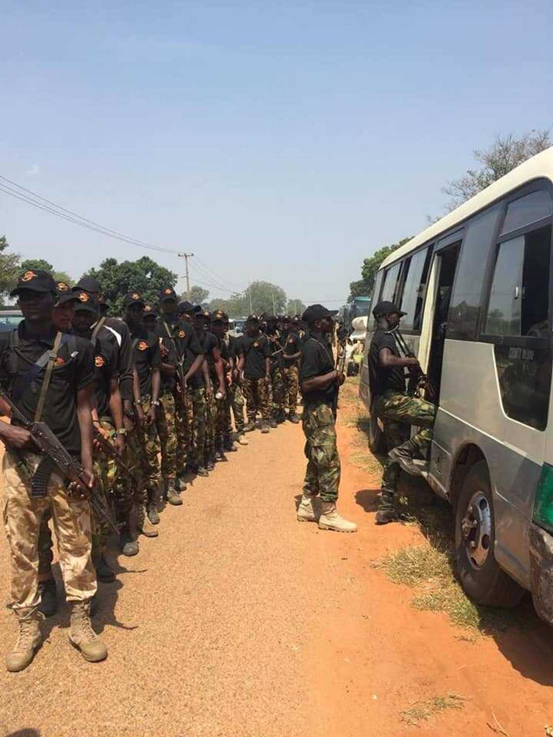 Rundunar Sojan kasa ta aika da sabbin dakarun Soji na musamman zuwa Borno Rundunar Sojan kasa ta aika da sabbin dakarun Soji na musamman zuwa Borno