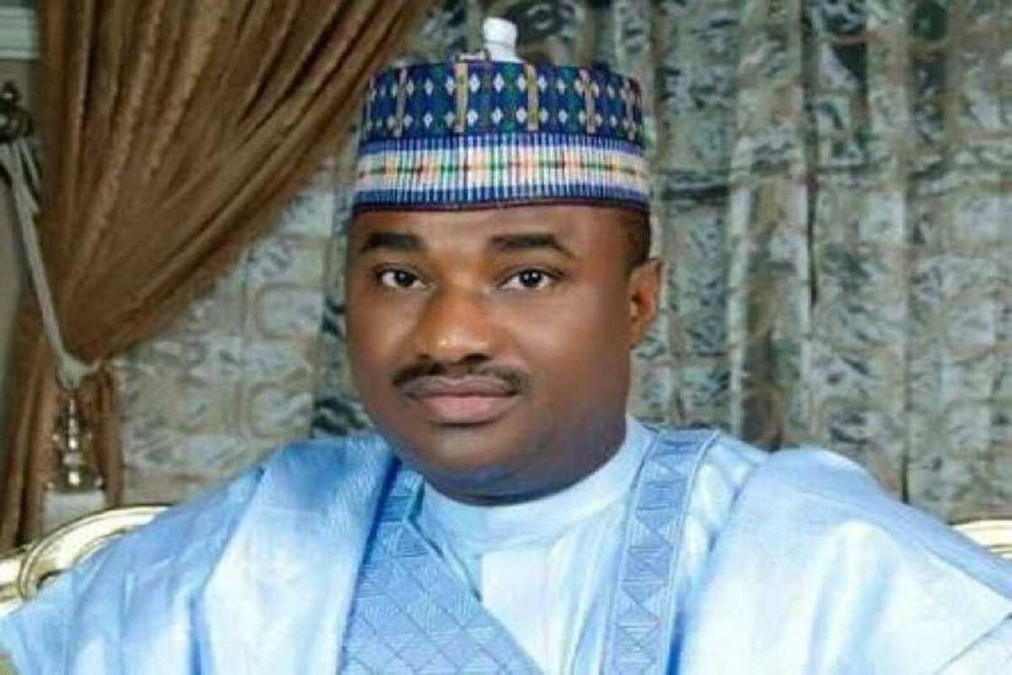 Mataimakin gwamnan Sokoto ya kare kansa game da fitar da N718m don ginin titi zuwa fadar mahaifinsa Mataimakin gwamnan Sokoto ya kare kansa game da fitar da N718m don ginin titi zuwa fadar mahaifinsa
