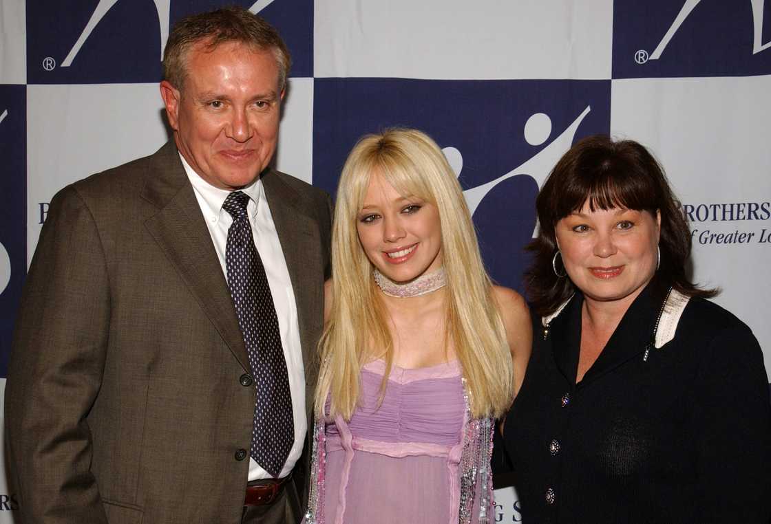 Hilary Duff poses on the red carpet with her parents
