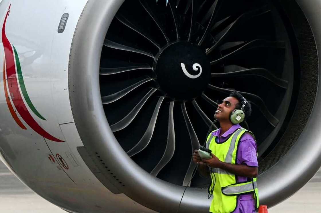 With almost 6,000 employees, SriLankan Airlines is the biggest of the island nation's money-losing state firms With almost 6,000 employees, SriLankan Airlines is the biggest of the island nation's money-losing state firms