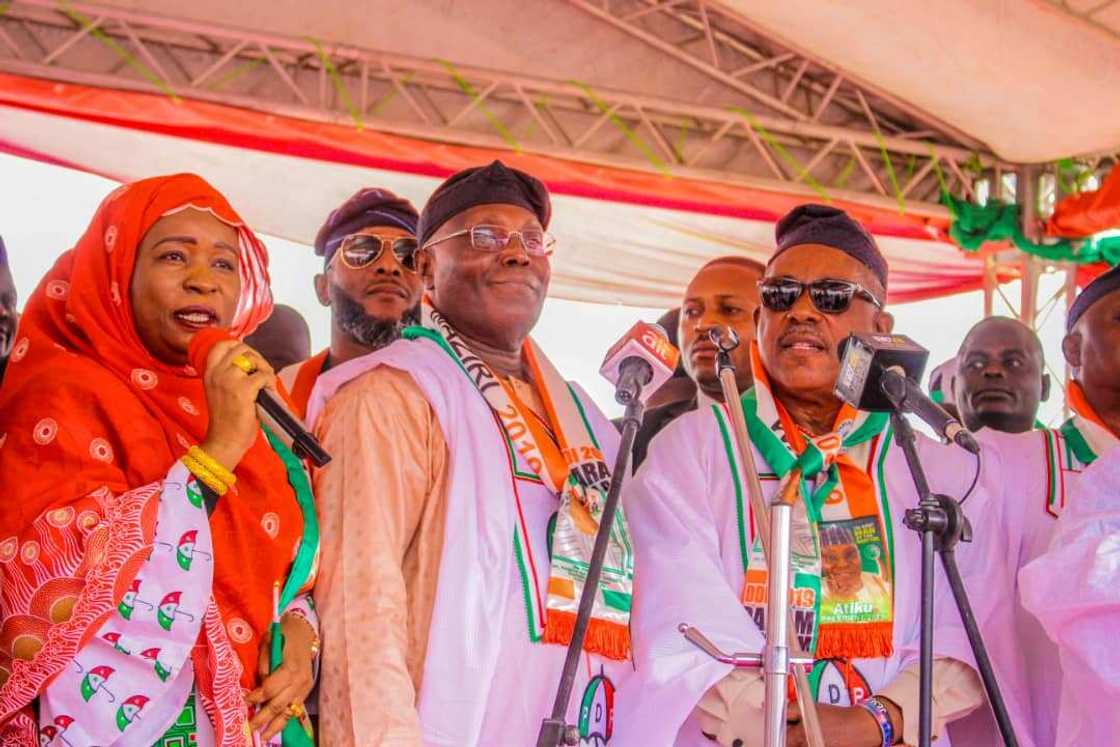 Atiku da jiga-jigan PDP a taron sa na yakin neman zabe cikin birnin Jalingo Atiku da jiga-jigan PDP a taron sa na yakin neman zabe cikin birnin Jalingo