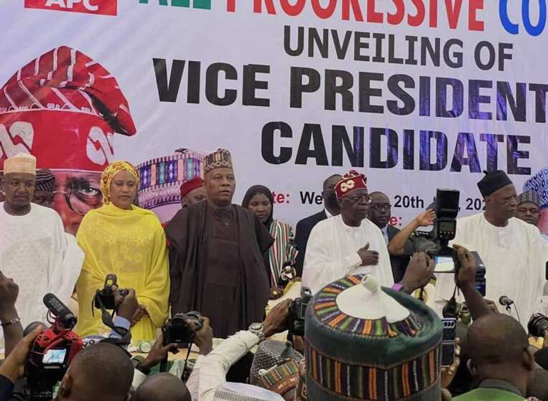 Tinubu ya kaddamar da Shettima a Abuja Tinubu ya kaddamar da Shettima a Abuja