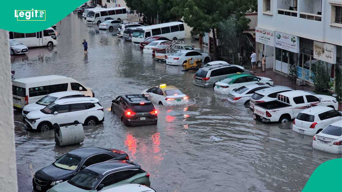 Ruwa da ambaliyar ruwa sun jawo tsaikon zirga-zirgar jiragen sama a Hadaddiyar Daular Larabawa. Ruwa da ambaliyar ruwa sun jawo tsaikon zirga-zirgar jiragen sama a Hadaddiyar Daular Larabawa.