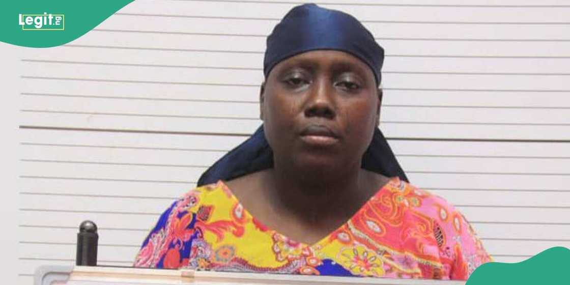 Woman bags six months jail for hawking naira notes in Lagos Woman bags six months jail for hawking naira notes in Lagos