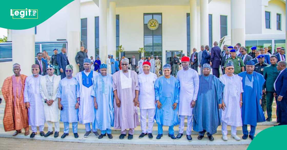 Gwamnonin APC sun ziyarci Buhari Gwamnonin APC sun ziyarci Buhari