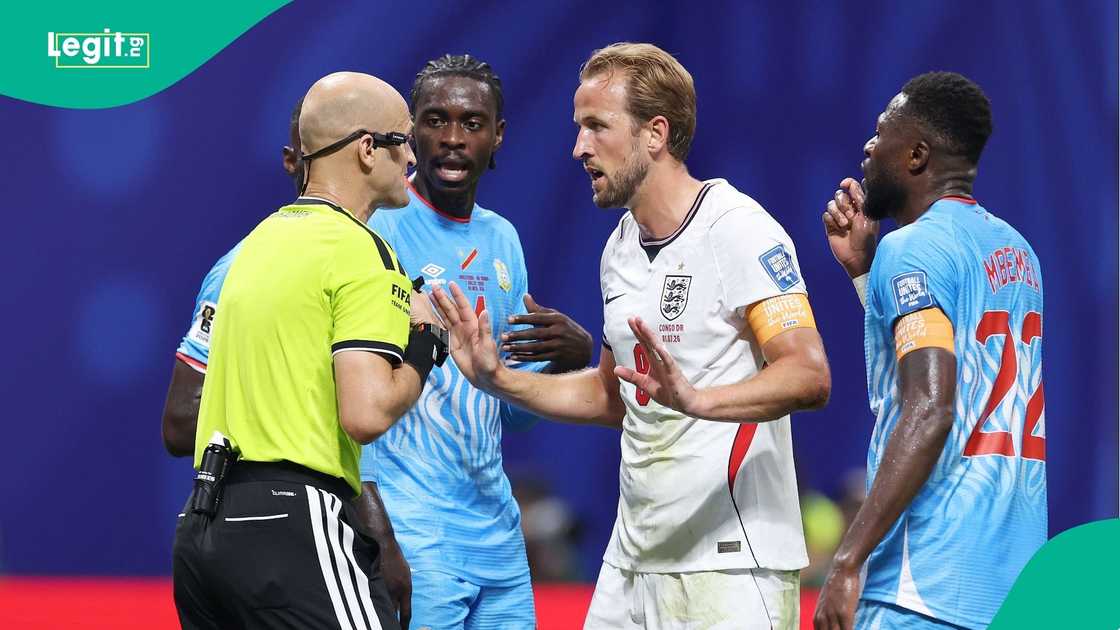 Harry Kane, Adham Makhadmeh, Lionel Mpasi, FIFA, World Cup, England, Congo. Harry Kane, Adham Makhadmeh, Lionel Mpasi, FIFA, World Cup, England, Congo.
