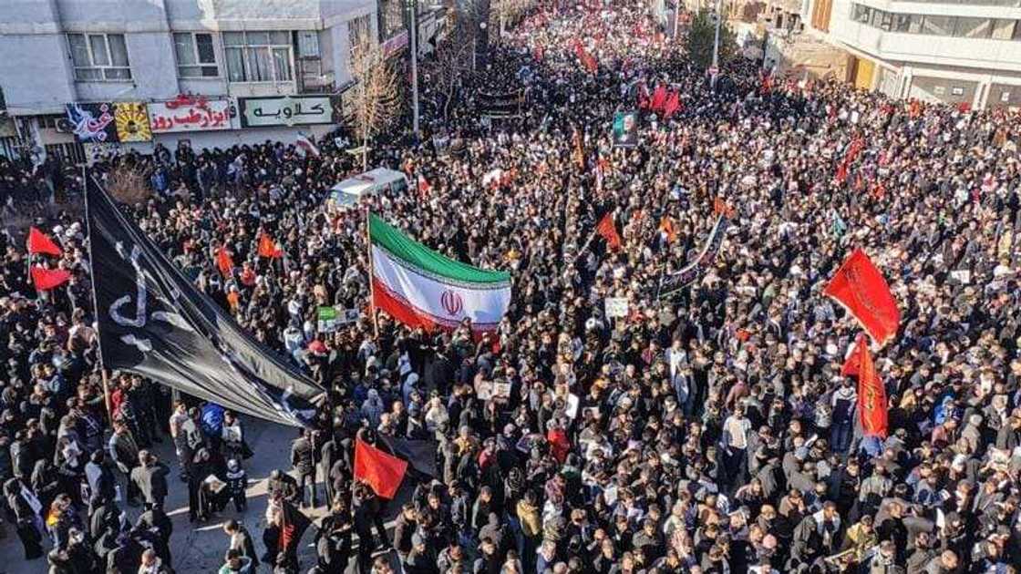 Jana’izar babban kwamandan Sojan Iran: Mutane 35 sun mutu, 48 sun jikkata Jana’izar babban kwamandan Sojan Iran: Mutane 35 sun mutu, 48 sun jikkata