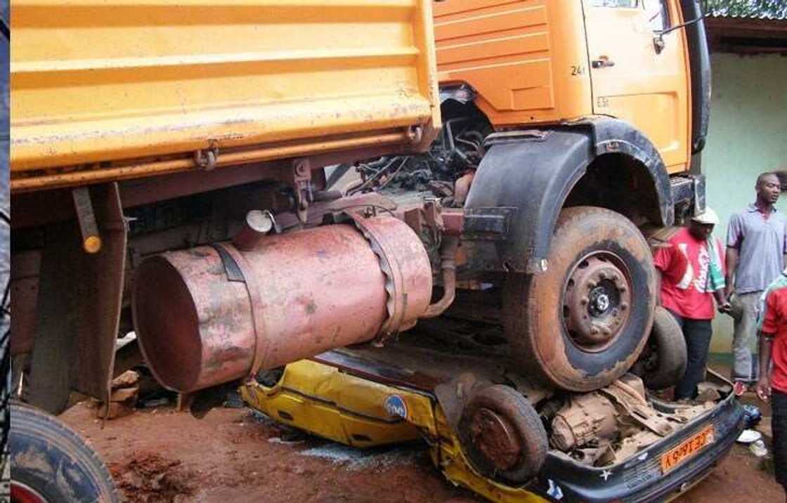 Hatsari: Babban mota ta markade mutane uku a Abeokuta Hatsari: Babban mota ta markade mutane uku a Abeokuta