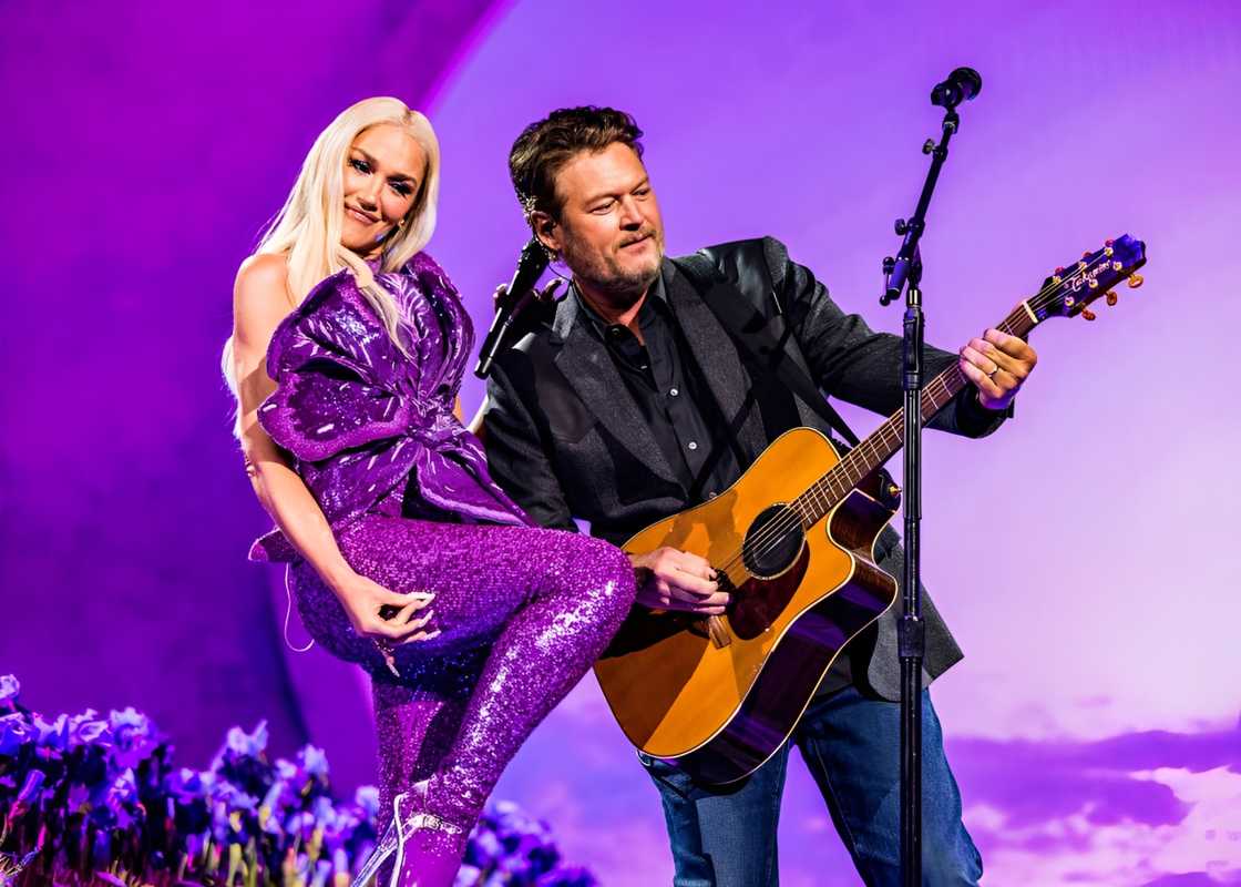Gwen Stefani and Blake Shelton performing onstage