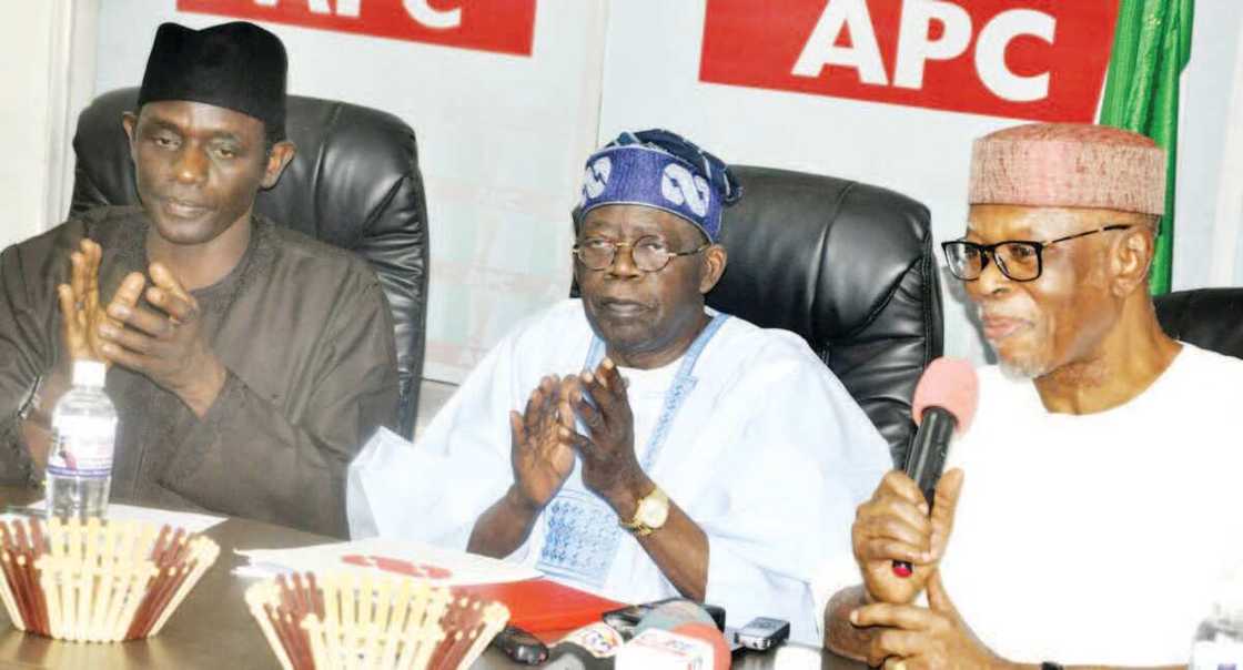 Oyegun: Tsohon shugaban APC ya ki amincewa da ra'ayin su Tinubu, ya fadi muhimmanci sabunta rijista Oyegun: Tsohon shugaban APC ya ki amincewa da ra'ayin su Tinubu, ya fadi muhimmanci sabunta rijista