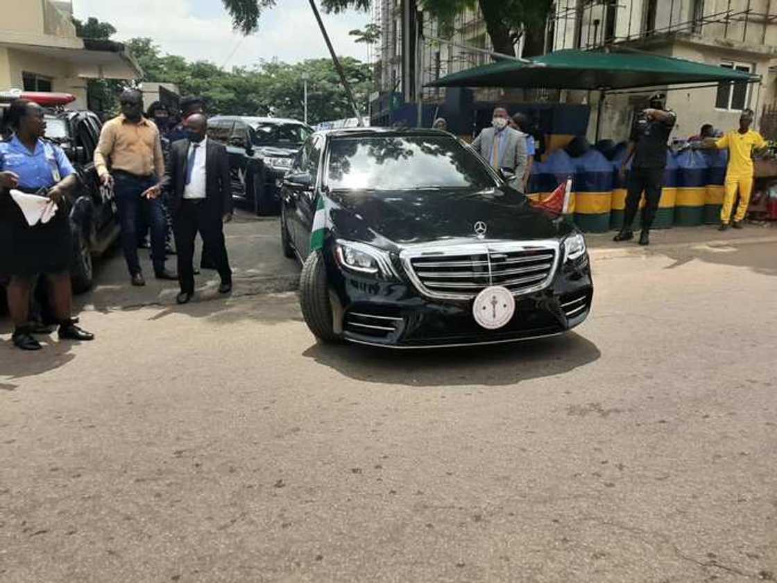 Yanzu-Yanzu: Yan sanda sun bude sakatariyar APC, sabbin shugabannin sun shiga Yanzu-Yanzu: Yan sanda sun bude sakatariyar APC, sabbin shugabannin sun shiga