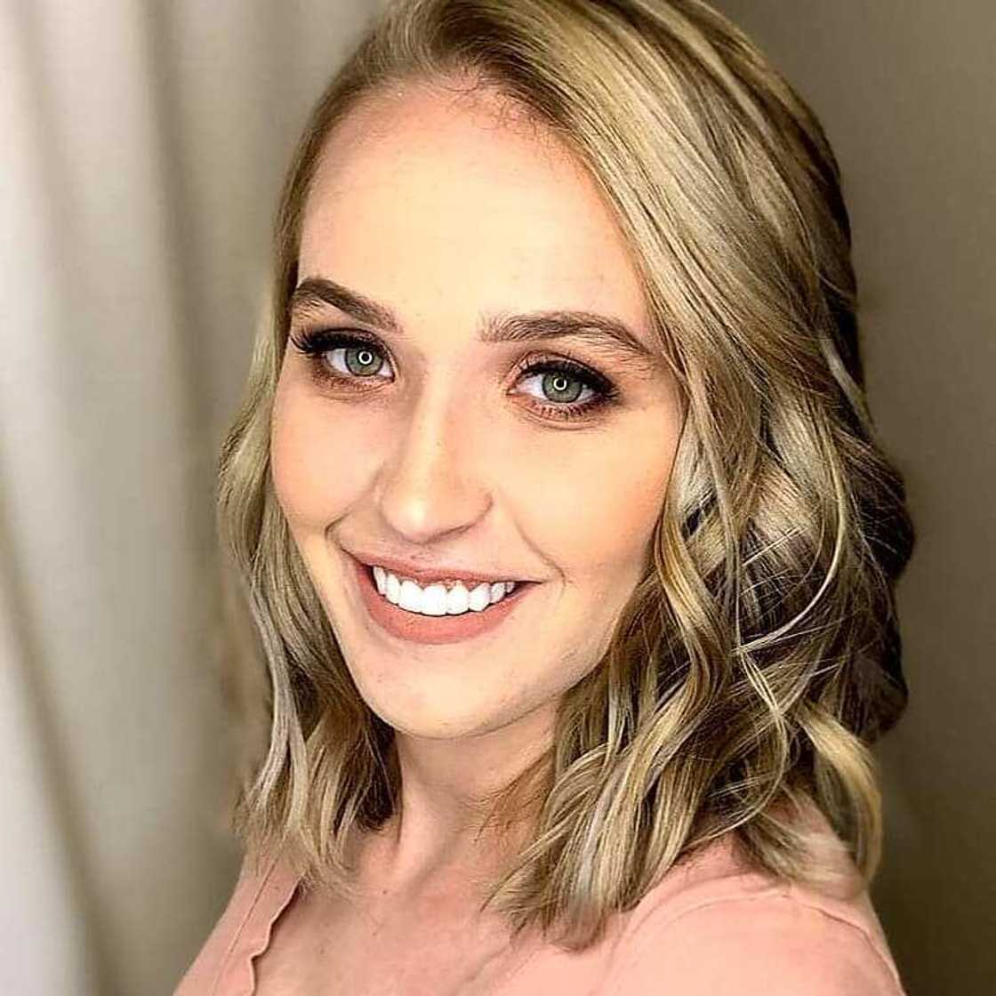 Anna Cardwell Anna Cardwell