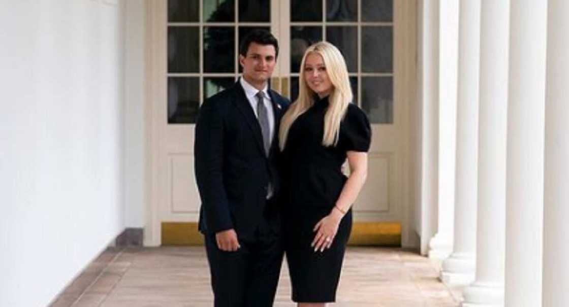 'Yar shugaban Amurka Trump zata auri saurayinta da ya girma a Nigeria 'Yar shugaban Amurka Trump zata auri saurayinta da ya girma a Nigeria