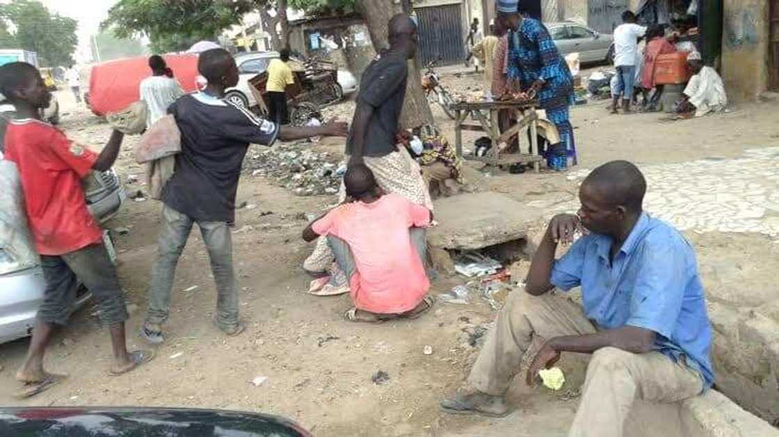 Talauci: Rahoto ya nuna 'yan Najeriya miliyan 27 ke samun kudin shiga N100k a shekara Talauci: Rahoto ya nuna 'yan Najeriya miliyan 27 ke samun kudin shiga N100k a shekara