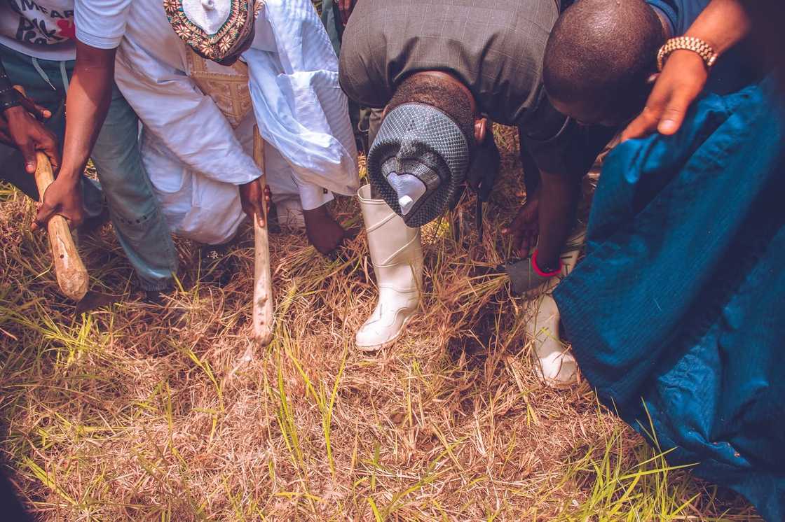 Dan majalisa ya kaddamar da aikin gyaran makabartu Dan majalisa ya kaddamar da aikin gyaran makabartu