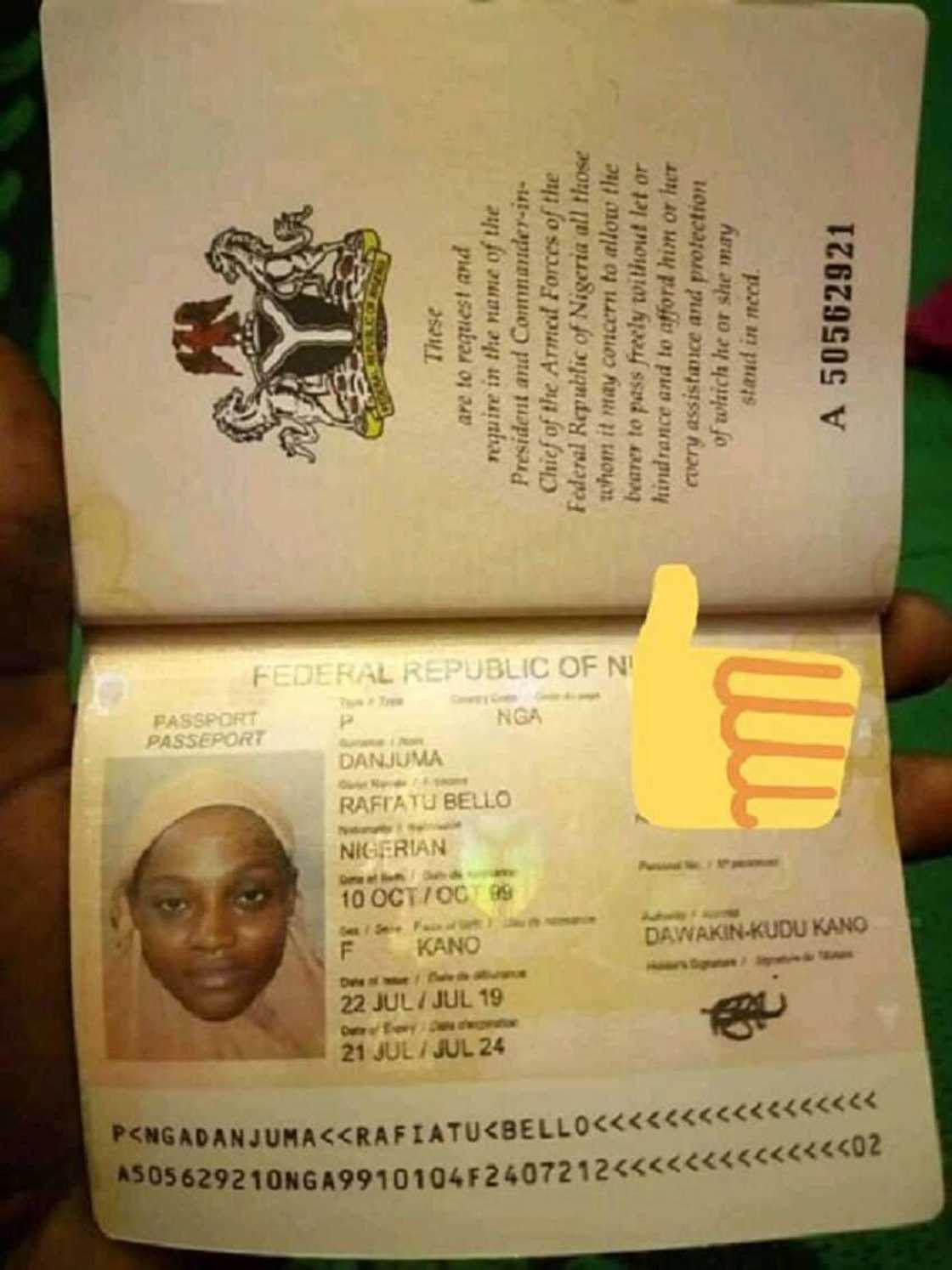 Alkawarin Umrah: An yi wa ‘Dalibar da ta yi suna kan Abba Gida-gida takardun fita Najeriya Alkawarin Umrah: An yi wa ‘Dalibar da ta yi suna kan Abba Gida-gida takardun fita Najeriya