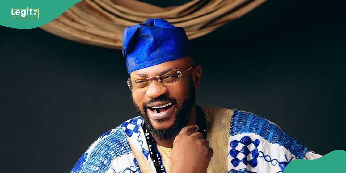 Odunlade Adekola storms Ekiti for father's burial as his fans welcome him in style. Odunlade Adekola storms Ekiti for father's burial as his fans welcome him in style.