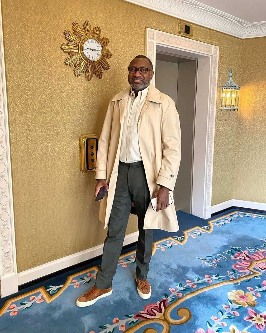 Wani Tsohon Bidiyon Biloniya Femi Otedola Cikin Motar Haya Ba Tare Da Fasinjoji Sun Gane Shi Ba Bayyana Wani Tsohon Bidiyon Biloniya Femi Otedola Cikin Motar Haya Ba Tare Da Fasinjoji Sun Gane Shi Ba Bayyana