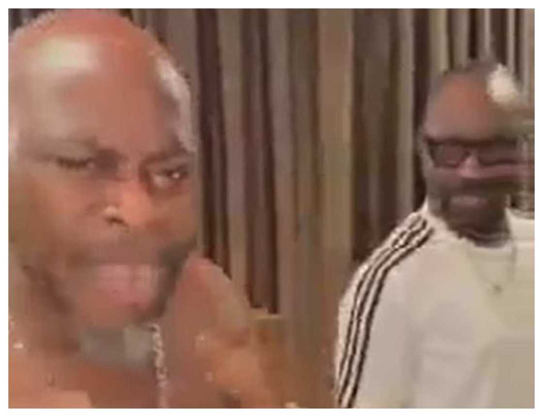 Zaben Fidda Gwanin PDP: Bidiyon Ƙanen Fayose Suna Tiƙa Rawa Da Waƙar Zolayar Dino Melaye Zaben Fidda Gwanin PDP: Bidiyon Ƙanen Fayose Suna Tiƙa Rawa Da Waƙar Zolayar Dino Melaye