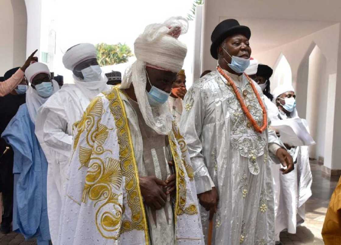 Sultan, Ooni, da wasu Sarakuna sun yi zama da Shugaban Najeriya Buhari Sultan, Ooni, da wasu Sarakuna sun yi zama da Shugaban Najeriya Buhari