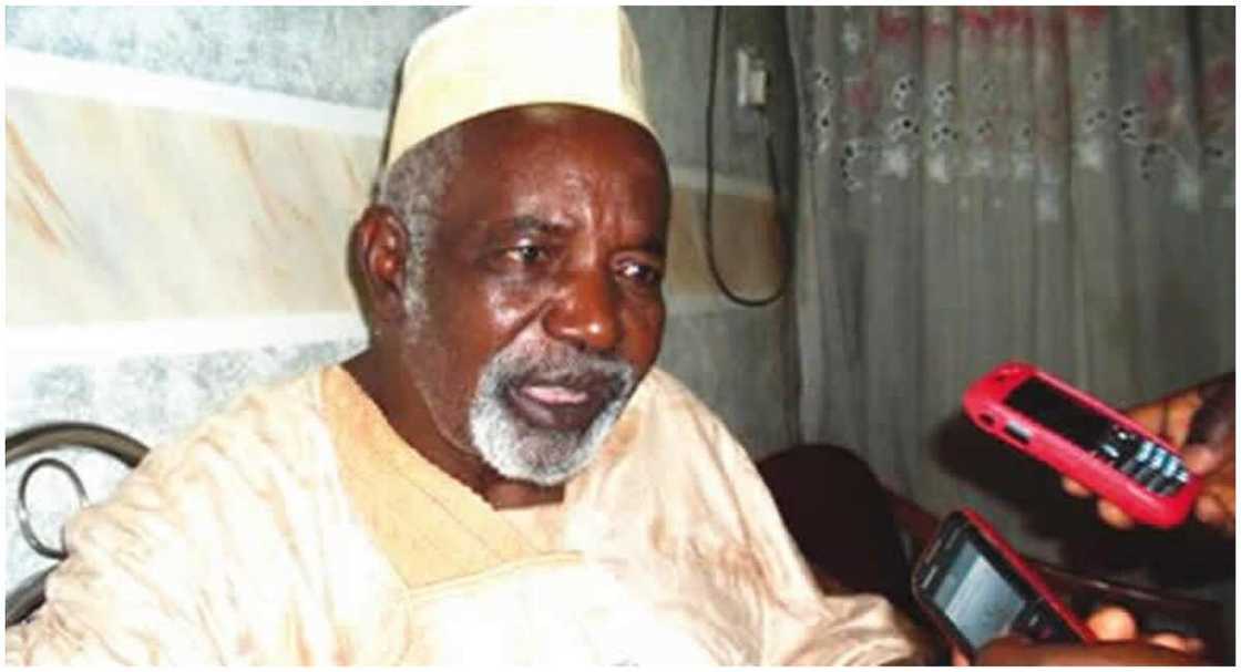 Ku yaki yan majalisa akan mahaukatan kudade da ake biyansu – Balarabe Musa ga yan Najeriya Ku yaki yan majalisa akan mahaukatan kudade da ake biyansu – Balarabe Musa ga yan Najeriya
