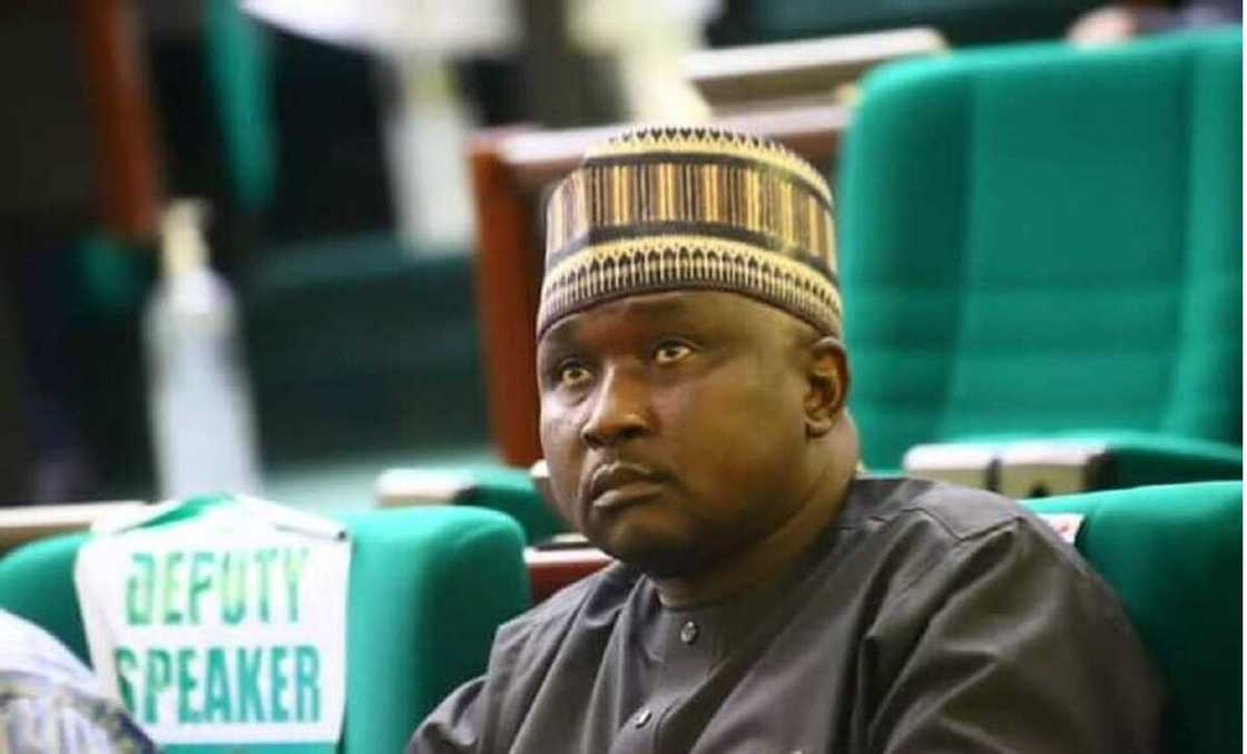 Doguwa ya nemi a janyewa Tajuddeen takara Doguwa ya nemi a janyewa Tajuddeen takara