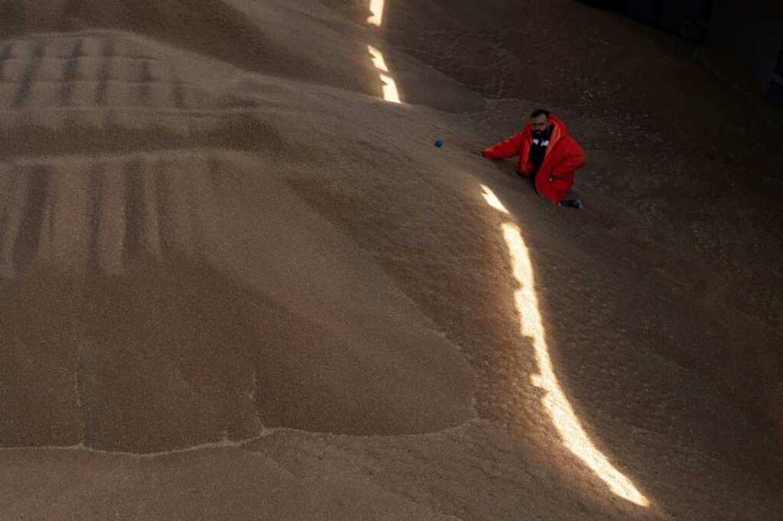 A crew member prepares a grain analysis as part of the UN inspection of the Nord Vind