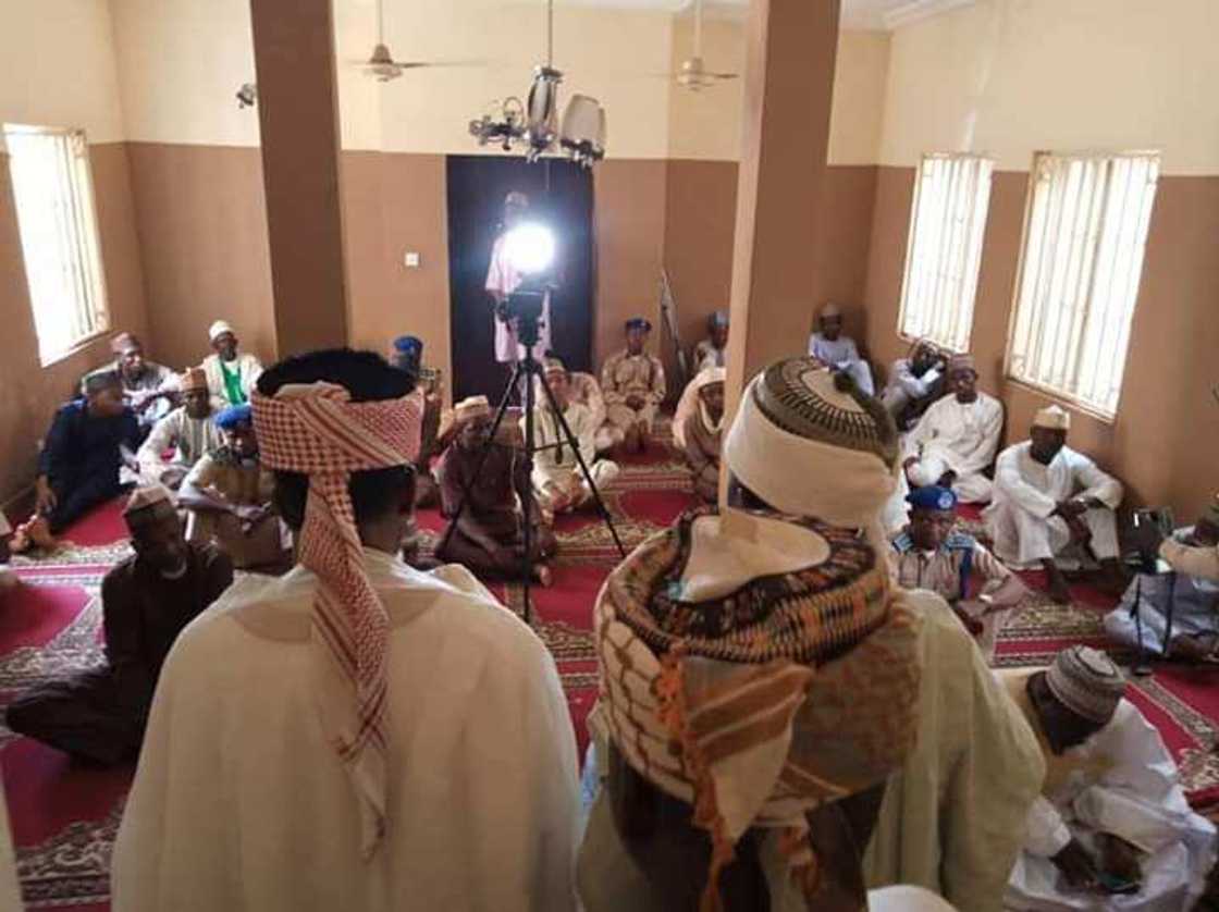 Covid-19: Sheikh Jingir ya bi umurnin Lalong, ya yi sallar Juma'a a gida Covid-19: Sheikh Jingir ya bi umurnin Lalong, ya yi sallar Juma'a a gida
