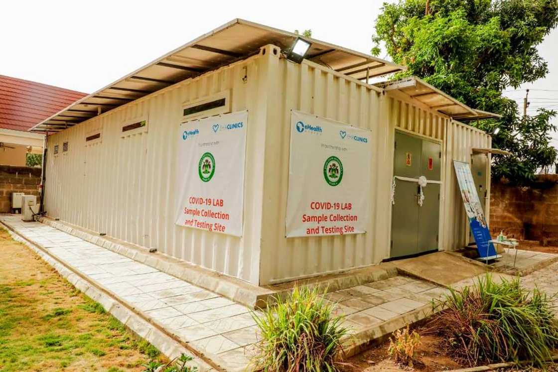 Ganduje ya kaddamar da sabbin cibiyoyin gwajin cutar korona guda 2 a Kano
Hakkin Mallakar Hoto: Fadar gwamnatin Kano Ganduje ya kaddamar da sabbin cibiyoyin gwajin cutar korona guda 2 a Kano
Hakkin Mallakar Hoto: Fadar gwamnatin Kano