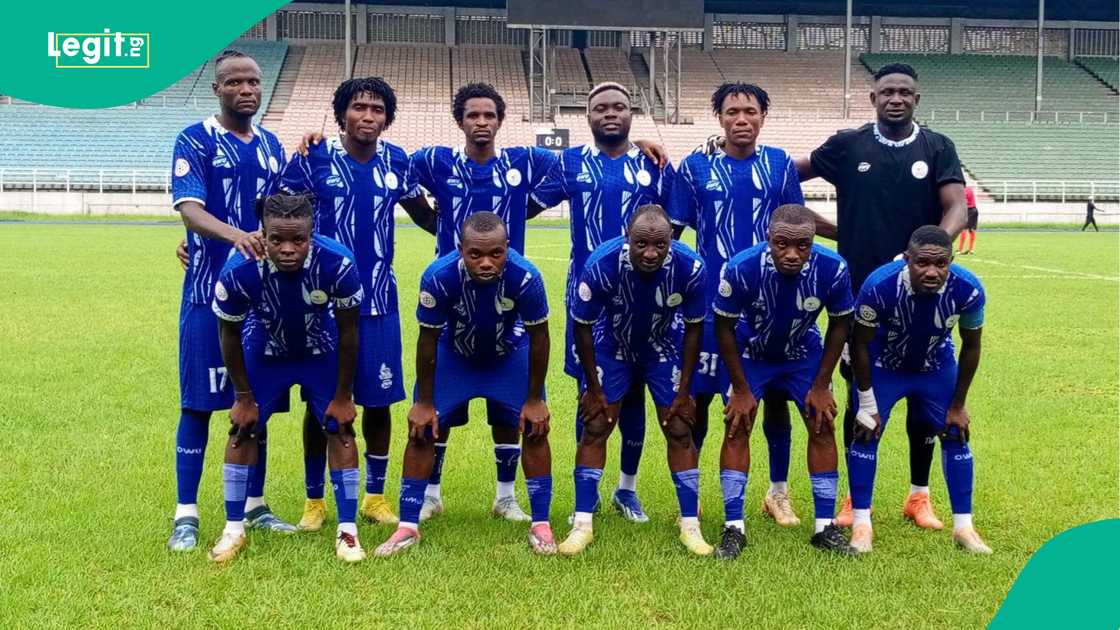 Rivers United pose for group pose for team photo at the Adokiye Amiesimaka Stadium in Port Harcourt. Photo by Rivers United