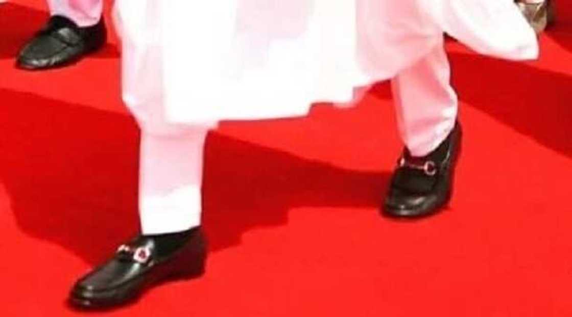 Sa ido: An gano zunzurutun kudin takalman da Shugaba Buhari ke sawa Sa ido: An gano zunzurutun kudin takalman da Shugaba Buhari ke sawa