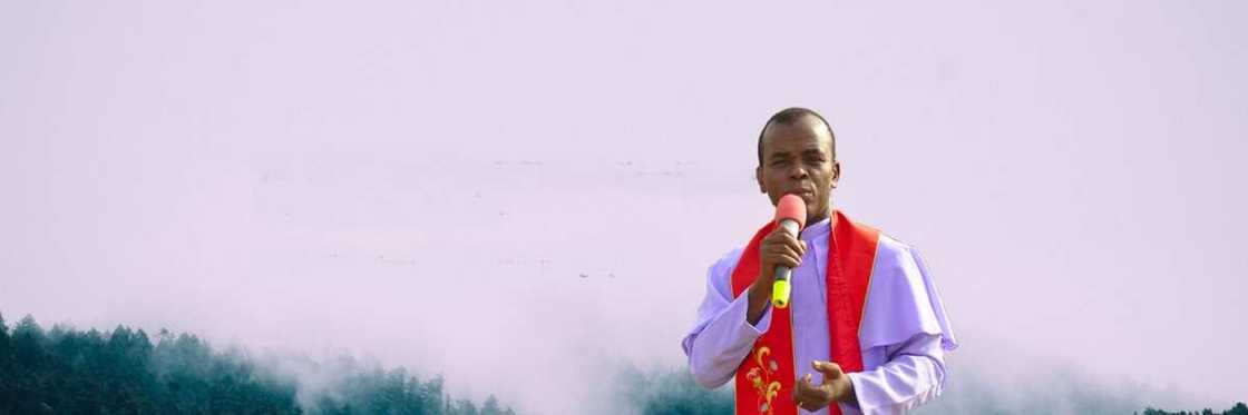 Breaking: Father Mbaka reappears as supporters jubilate in Enugu Breaking: Father Mbaka reappears as supporters jubilate in Enugu