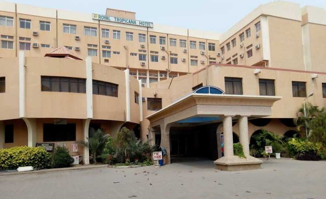 Dokar kulle: Gwamnatin jihar Kano ta rufe manyan Otal guda biyu Dokar kulle: Gwamnatin jihar Kano ta rufe manyan Otal guda biyu