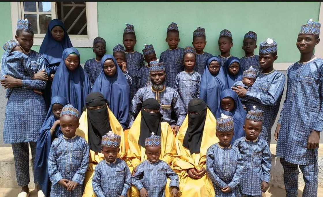 Mutum mai mata hudu da 'ya'ya 18 Mutum mai mata hudu da 'ya'ya 18