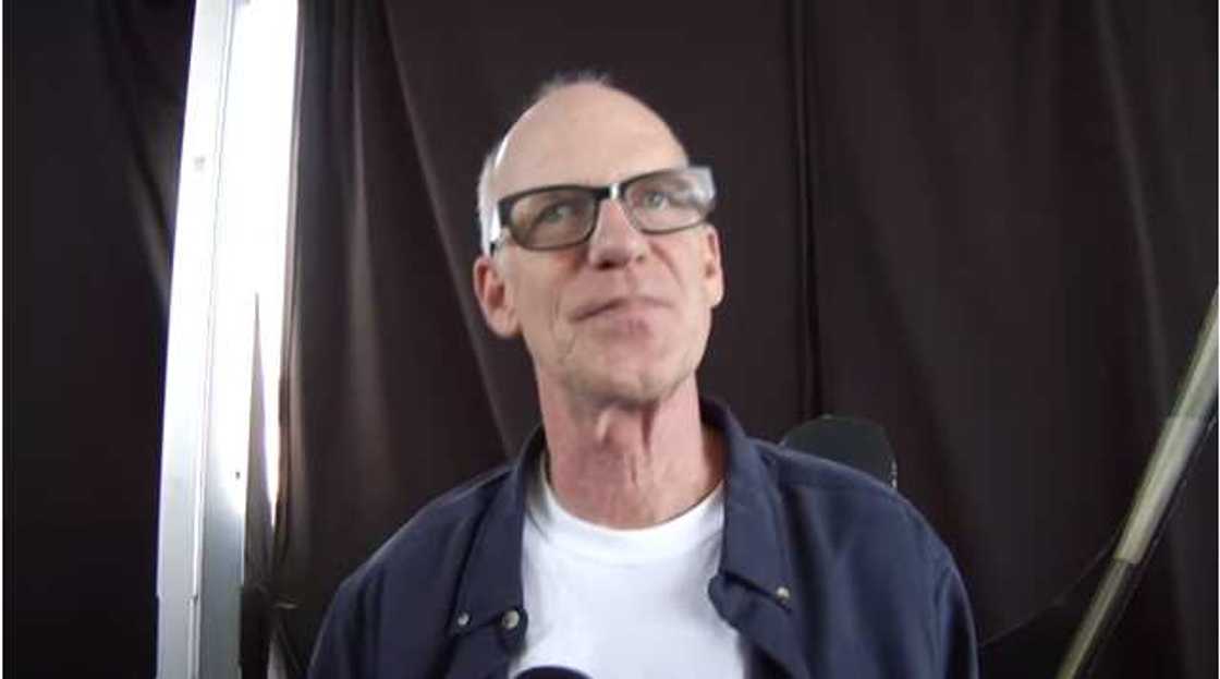 Qui est Jery Hewitt, à qui la série New Amsterdam rend hommage ? Qui est Jery Hewitt, à qui la série New Amsterdam rend hommage ?