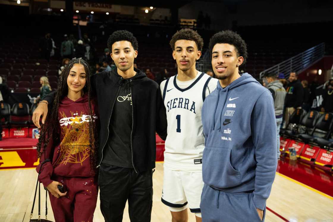 Sophia Pippen, Preston Pippen, Justin Pippen and Scotty Pippen Jr pose together on the court