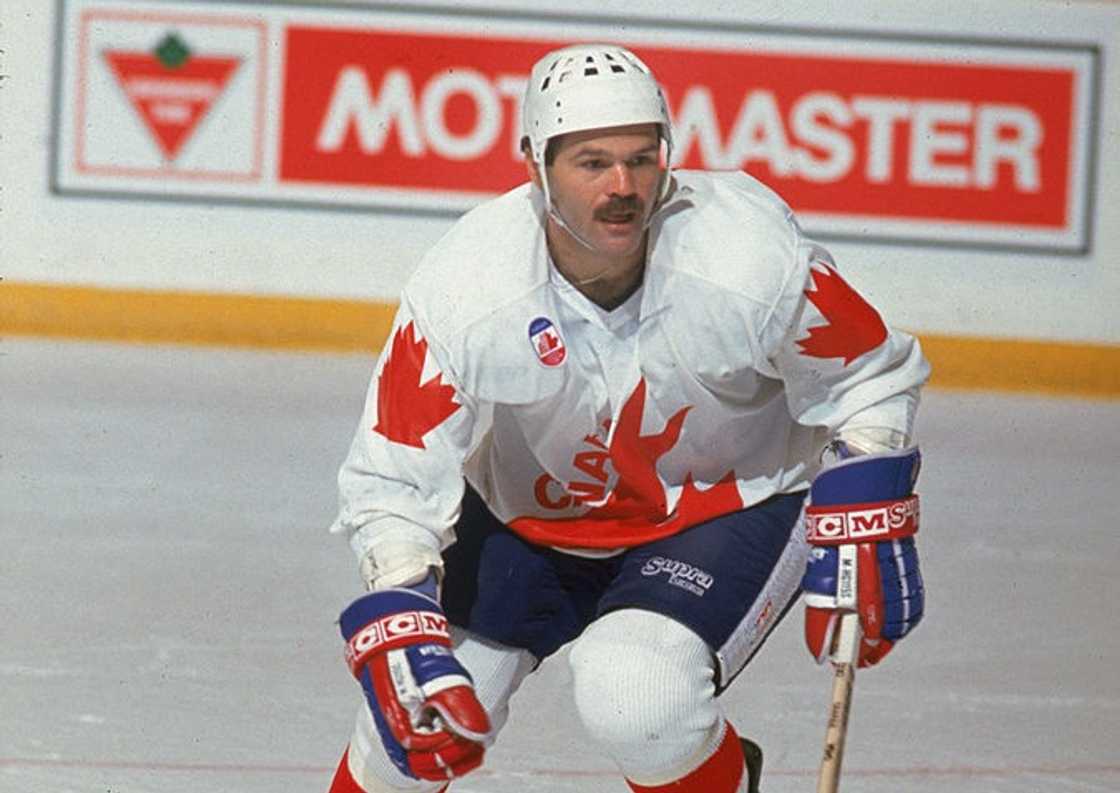 Dirk Graham on the ice during a game of the Canada Cup