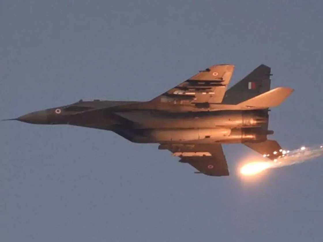 Sojin sama sun yi wa Boko Haram ruwan wuta, sun halaka 'yan ta'adda a Borno Sojin sama sun yi wa Boko Haram ruwan wuta, sun halaka 'yan ta'adda a Borno