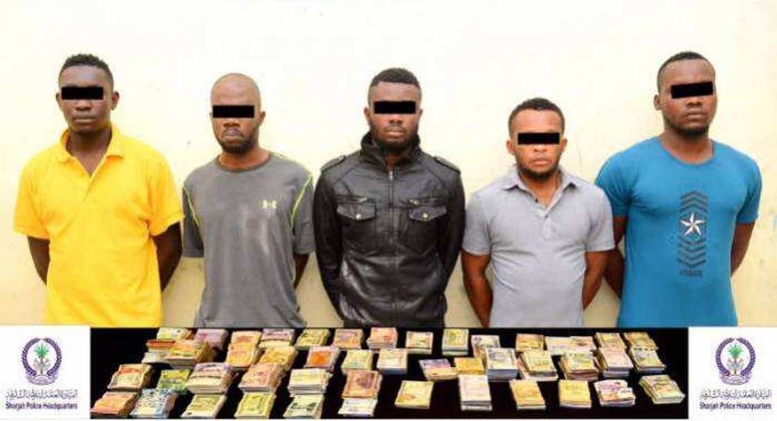 An kama wasu 'yan Najeriya 5 da suka yi fashi da makami a kasar Dubai An kama wasu 'yan Najeriya 5 da suka yi fashi da makami a kasar Dubai