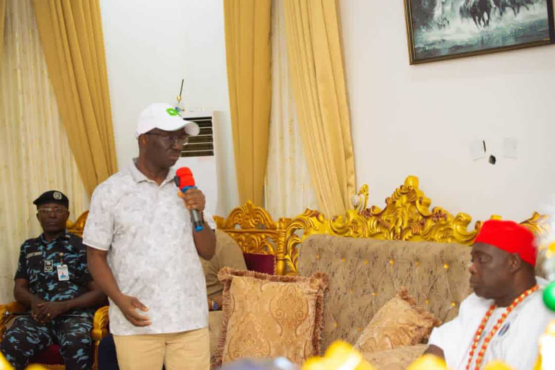 Gwamna Monday Okpebholo yana magana