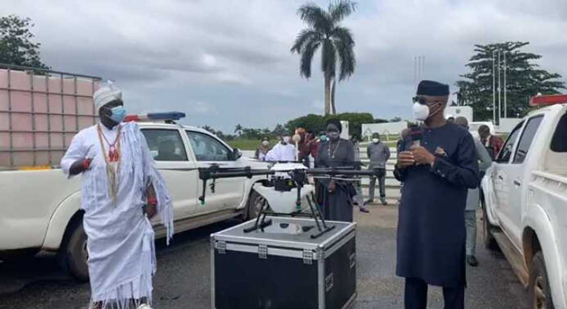 COVID-19: Ooni of Ife donates motorised fumigators to Ogun state COVID-19: Ooni of Ife donates motorised fumigators to Ogun state