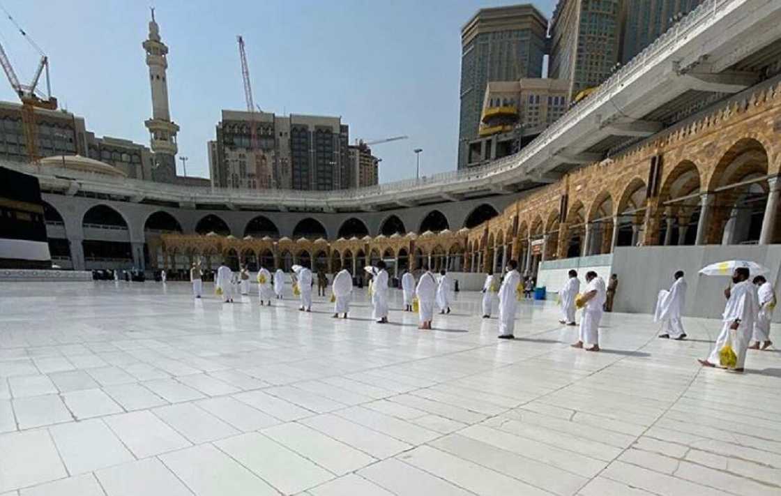 Al'ummar musulmi sun fara aikin hajji duk da annobar korona Al'ummar musulmi sun fara aikin hajji duk da annobar korona