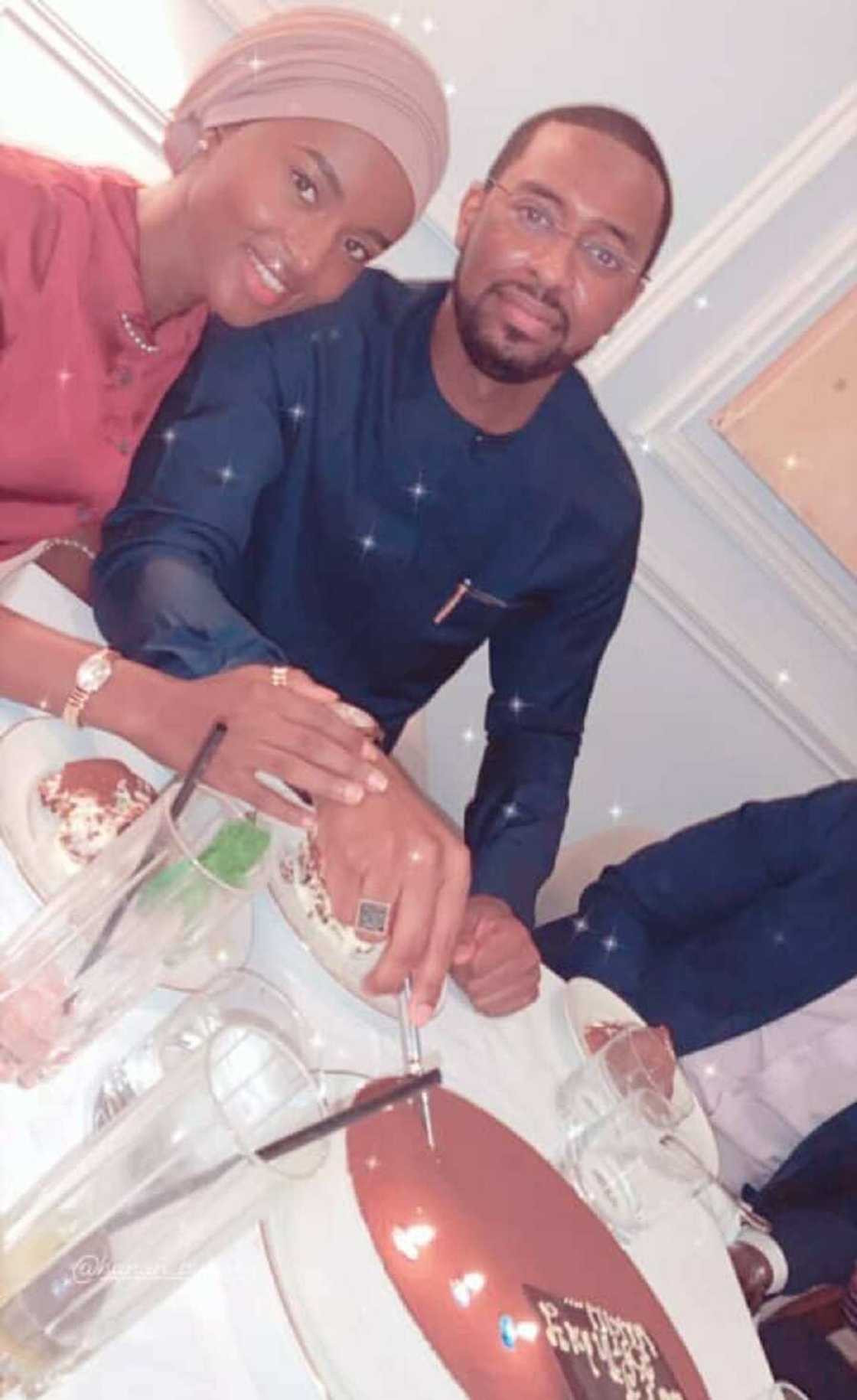 Hanan Buhari tare da mijinta Turad sun tafi Dubai don bikin zagayowar ranar haihuwarsa (Hotuna) Hanan Buhari tare da mijinta Turad sun tafi Dubai don bikin zagayowar ranar haihuwarsa (Hotuna)