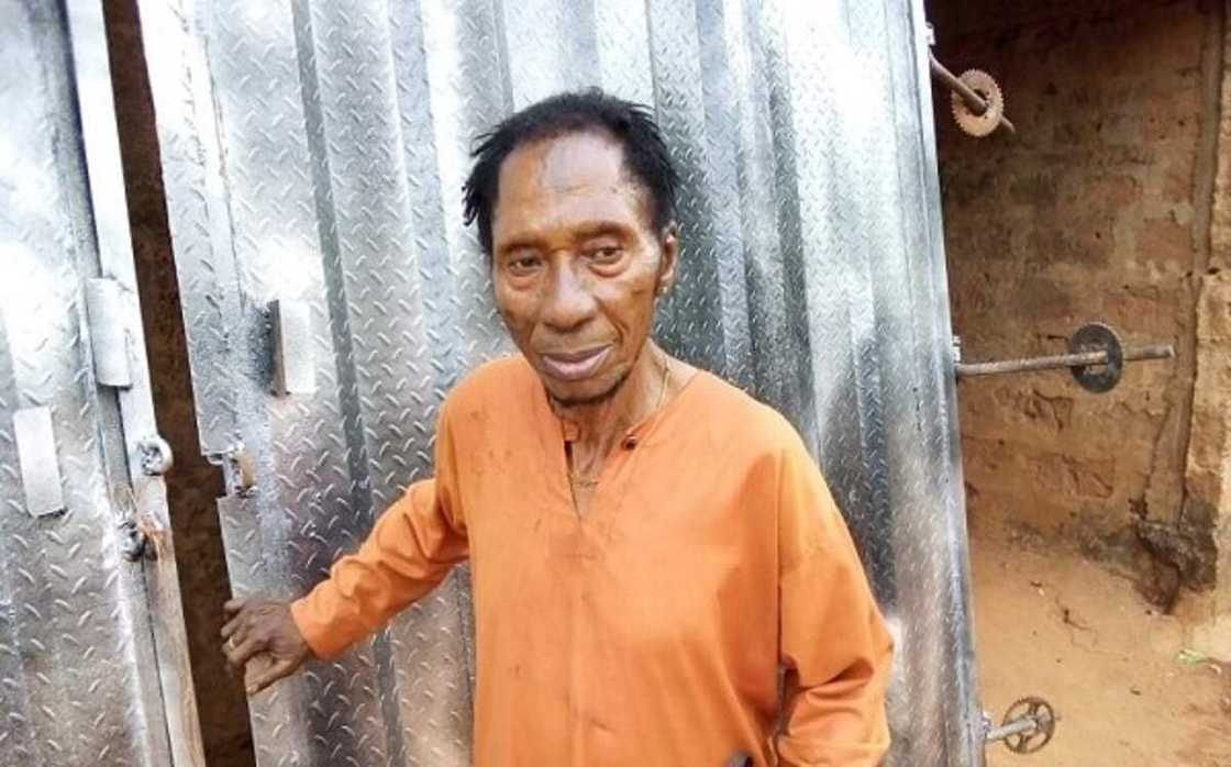 Sarkin Sheɗanu: Fittacen Mai Maganin Gargajiya Na Najeriya Mai Mata 59 Da ƳaƳa Fiye Da 300 Ya Mutu Sarkin Sheɗanu: Fittacen Mai Maganin Gargajiya Na Najeriya Mai Mata 59 Da ƳaƳa Fiye Da 300 Ya Mutu