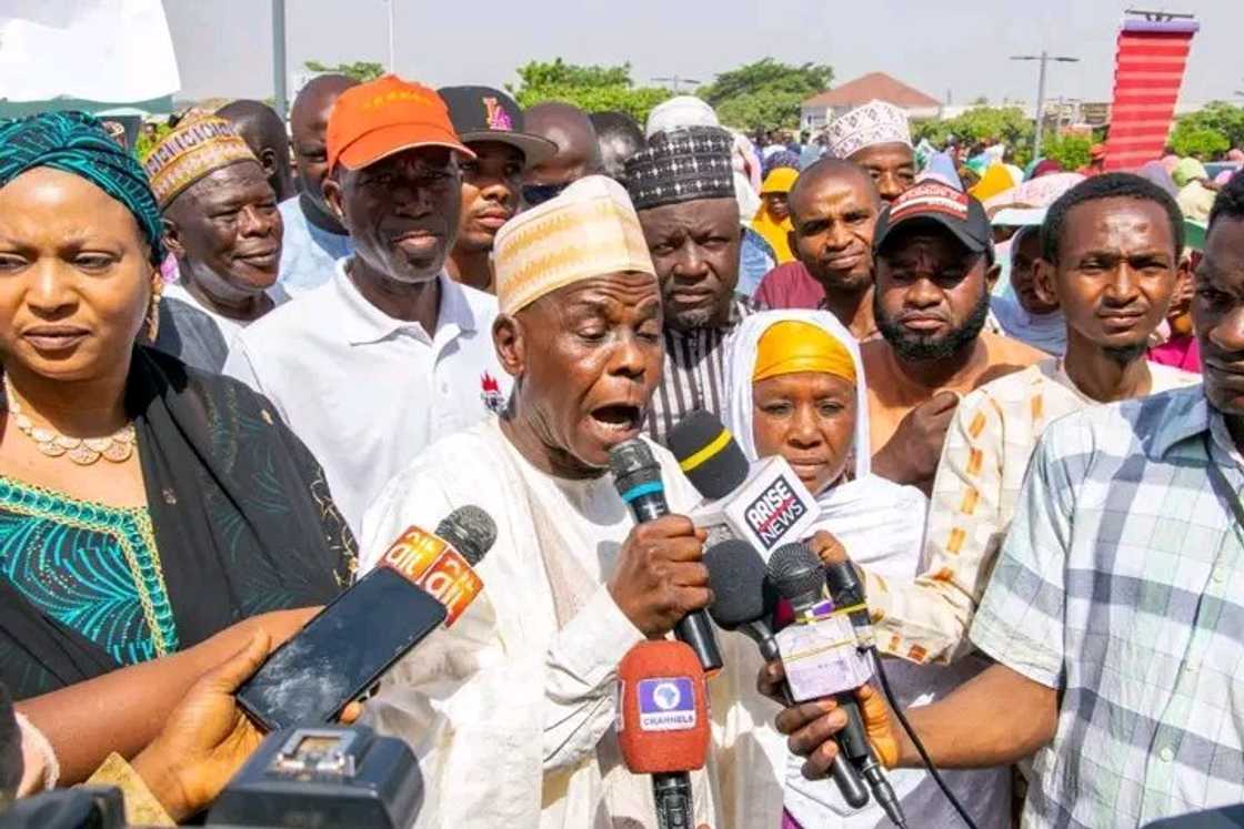 'Yan kasuwa da mata sun fita zanga-zanga a Kaduna 'Yan kasuwa da mata sun fita zanga-zanga a Kaduna
