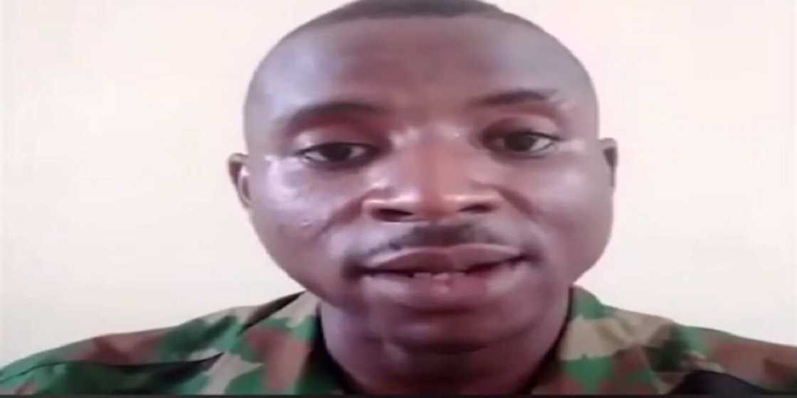 An kama sojan da ya yi wa Buratai da shugabannin tsaro kaca-kaca An kama sojan da ya yi wa Buratai da shugabannin tsaro kaca-kaca