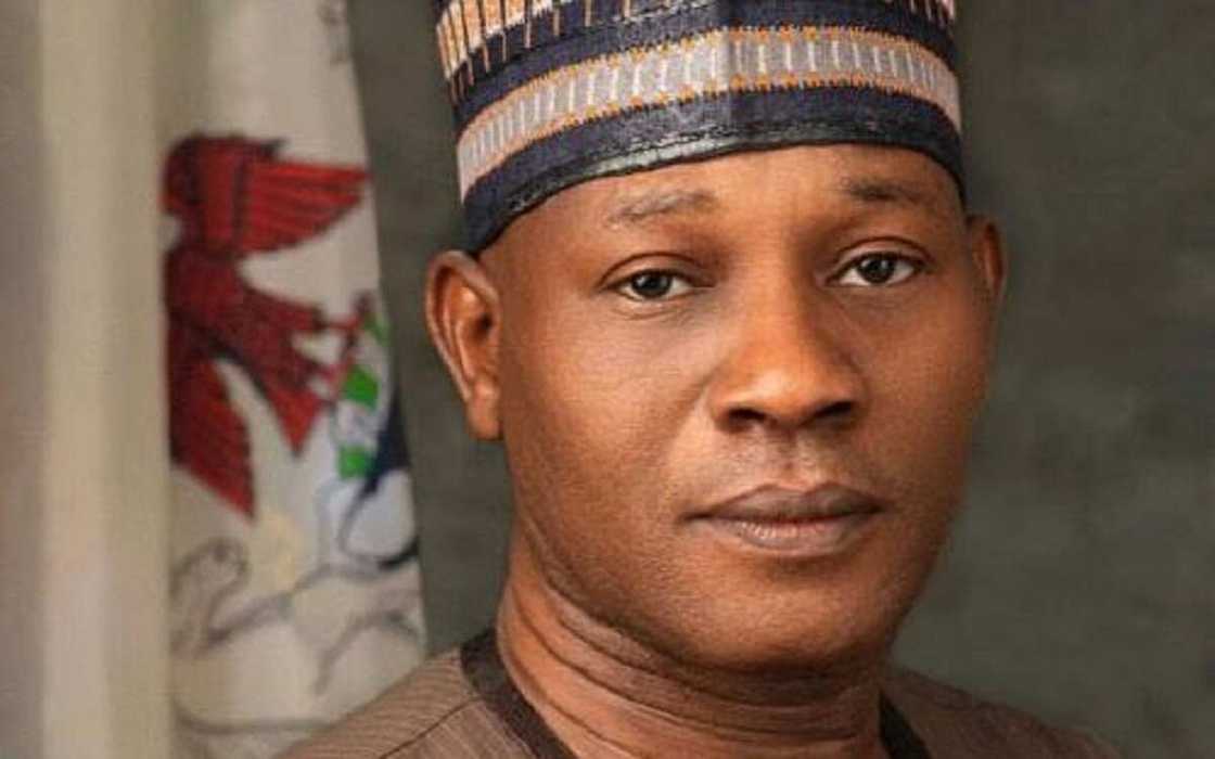 Da Duminsa: Buhari Ya Cire Shugaban NEMA, Ya Maye Gurbinsa Da Habib Da Duminsa: Buhari Ya Cire Shugaban NEMA, Ya Maye Gurbinsa Da Habib