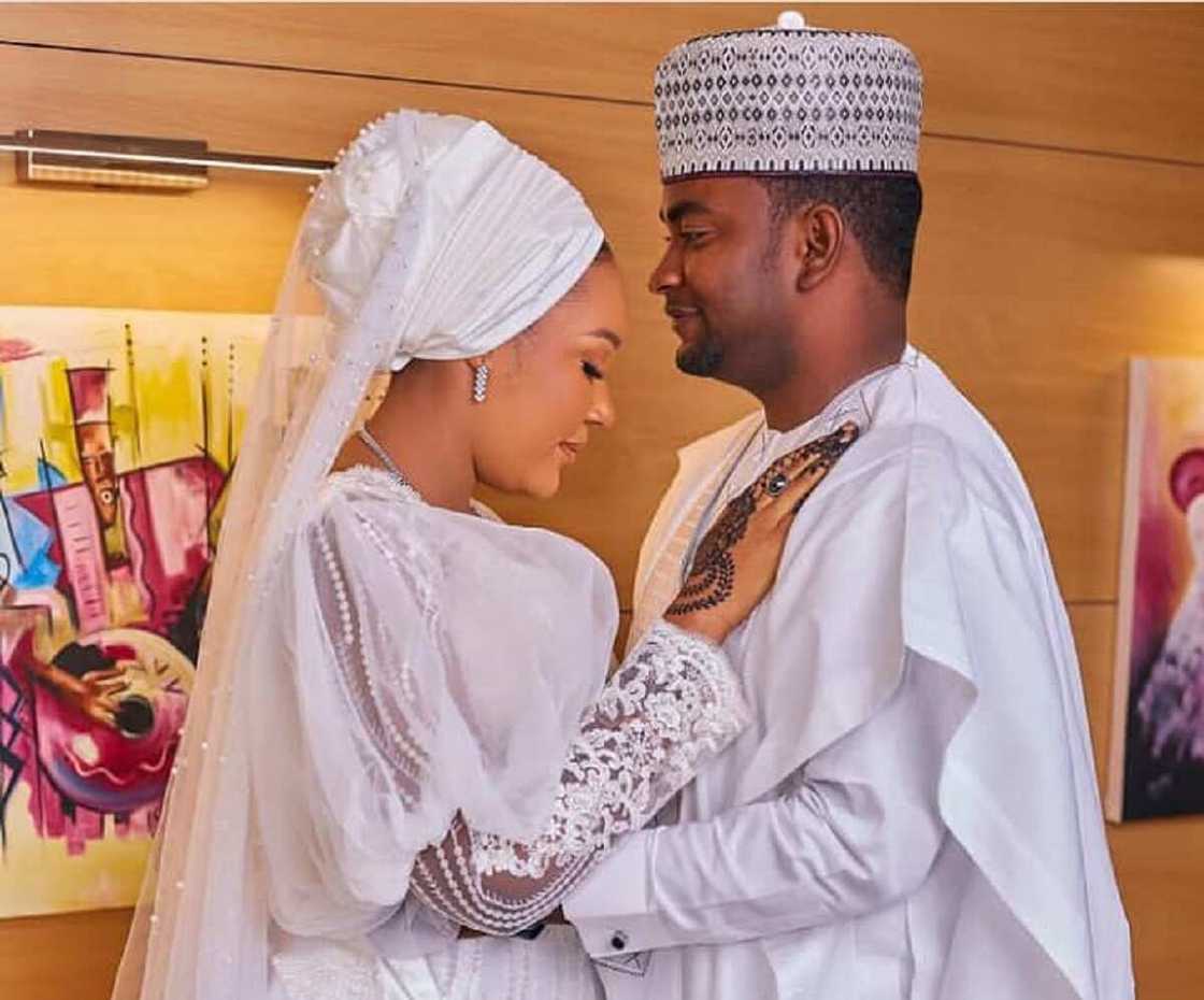 Hotunan ranar daurin auren jarumi Nuhu Abdullahi da zukekiyar amaryarsa Hotunan ranar daurin auren jarumi Nuhu Abdullahi da zukekiyar amaryarsa