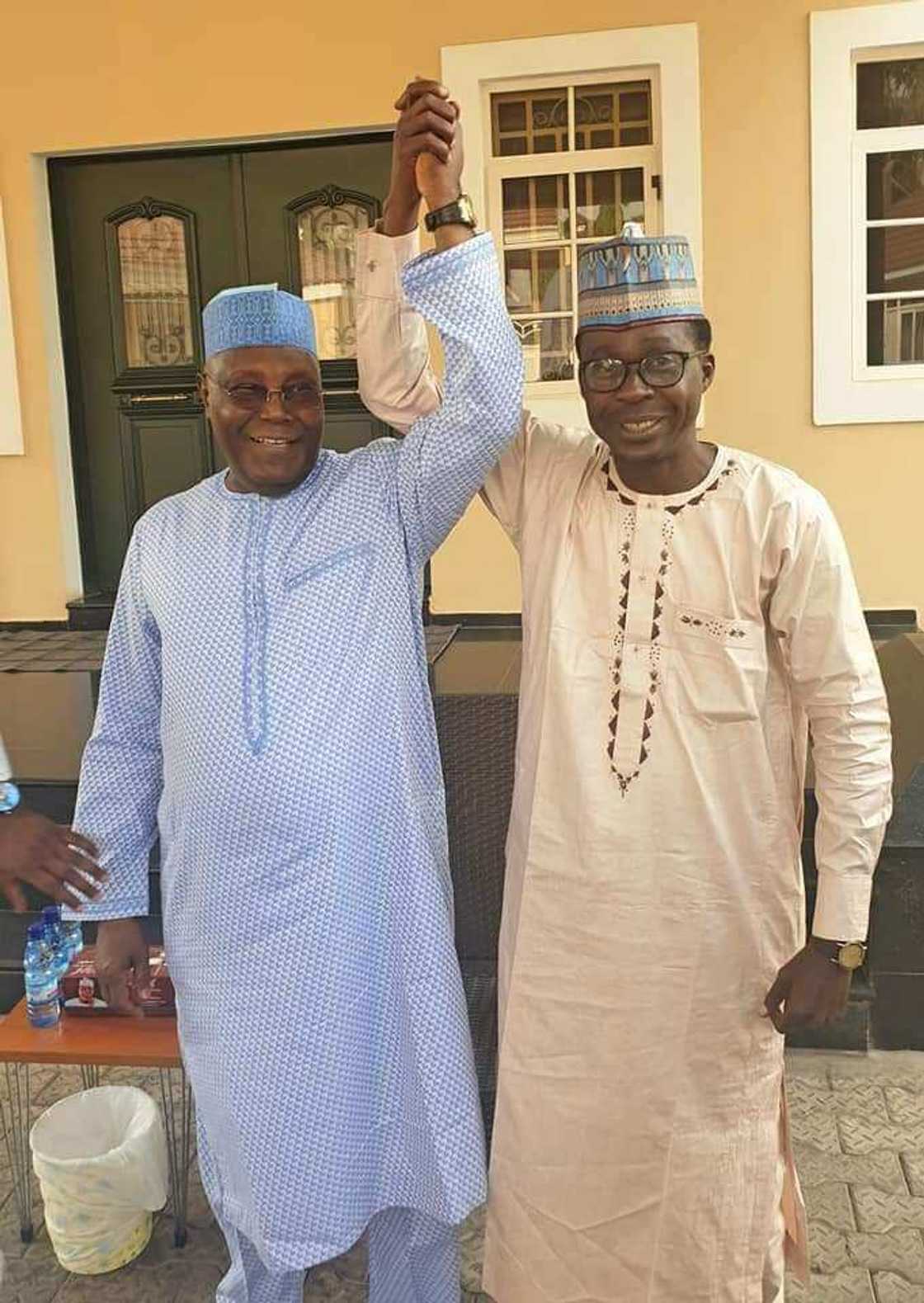 Rabiu Biyora ya watsar da tafiyar Buhari bayan ya gana da Atiku Rabiu Biyora ya watsar da tafiyar Buhari bayan ya gana da Atiku